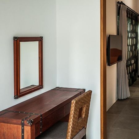 Oasis Hotel Манонг Екстериор снимка