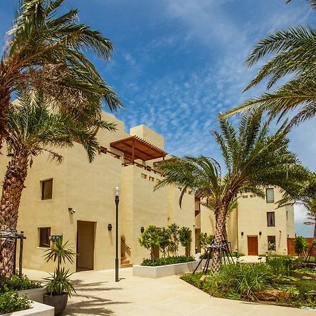 Oasis Hotel Манонг Екстериор снимка