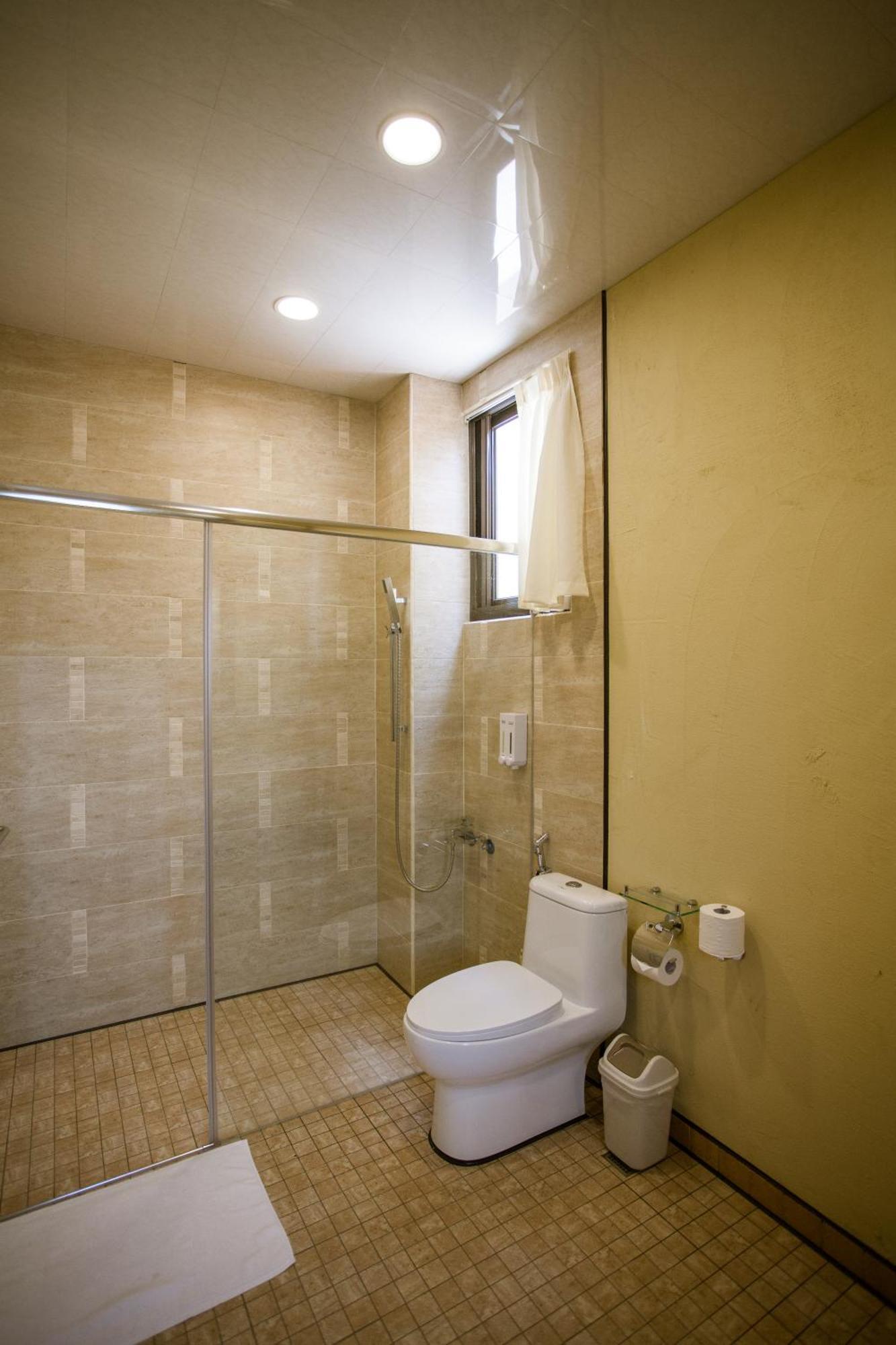 Oasis Hotel Манонг Екстериор снимка
