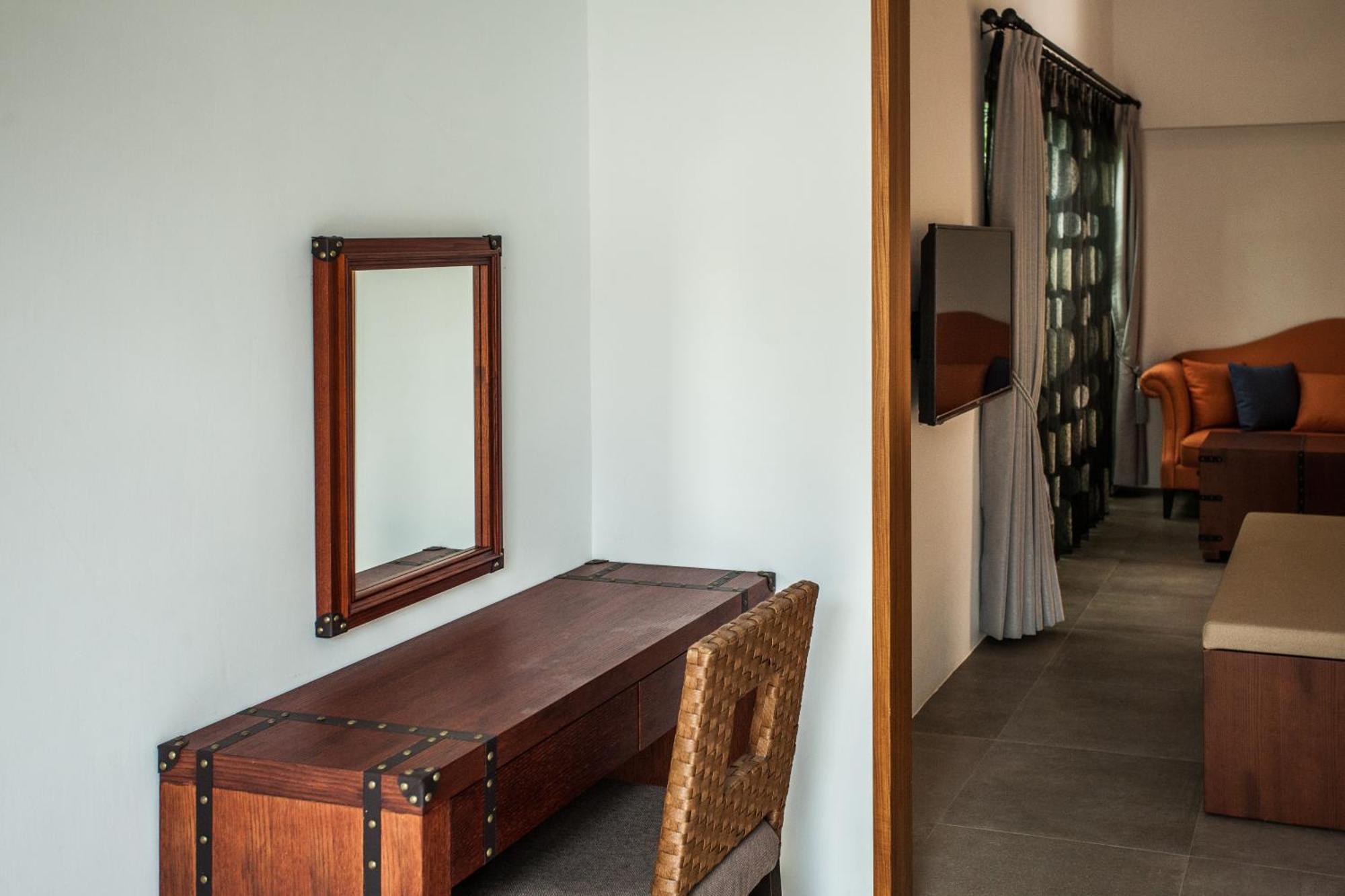 Oasis Hotel Манонг Екстериор снимка