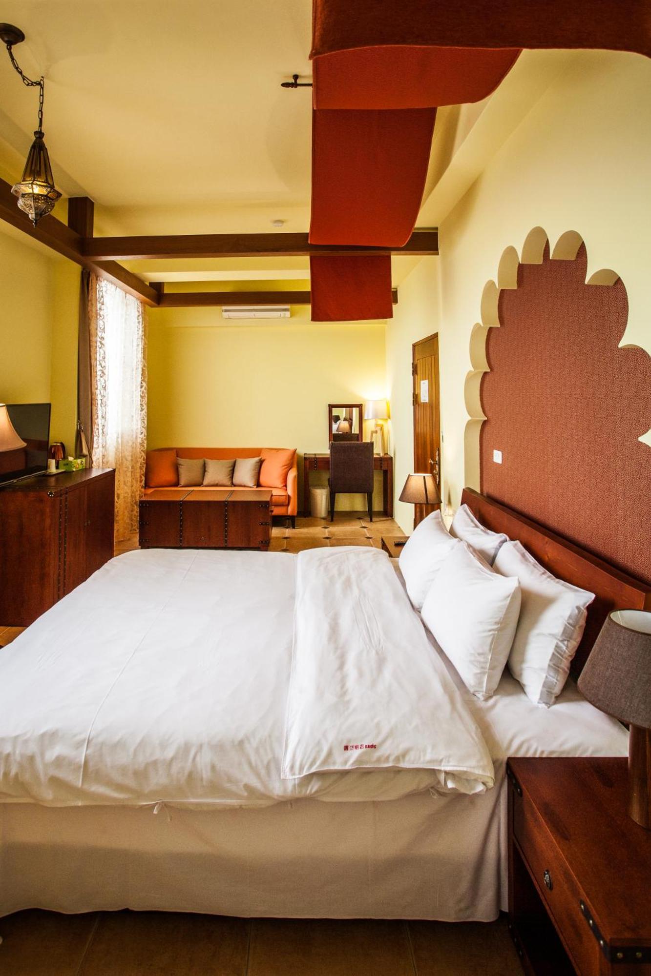 Oasis Hotel Манонг Екстериор снимка