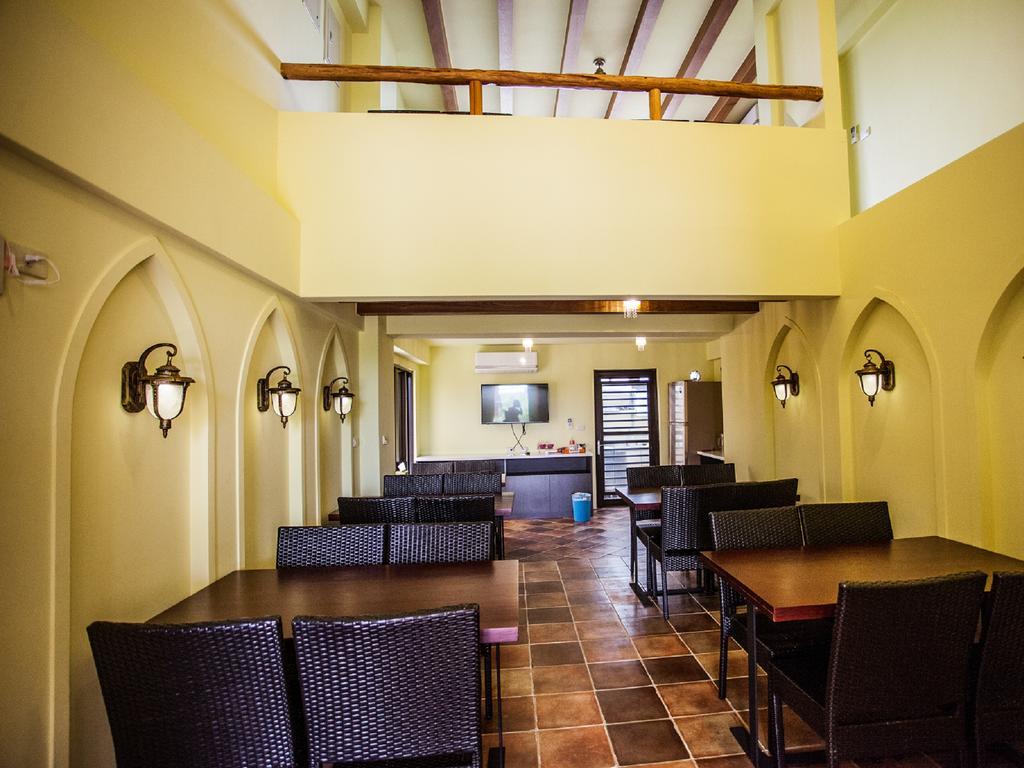 Oasis Hotel Манонг Екстериор снимка