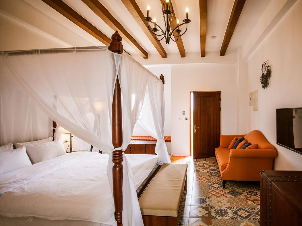 Oasis Hotel Манонг Екстериор снимка