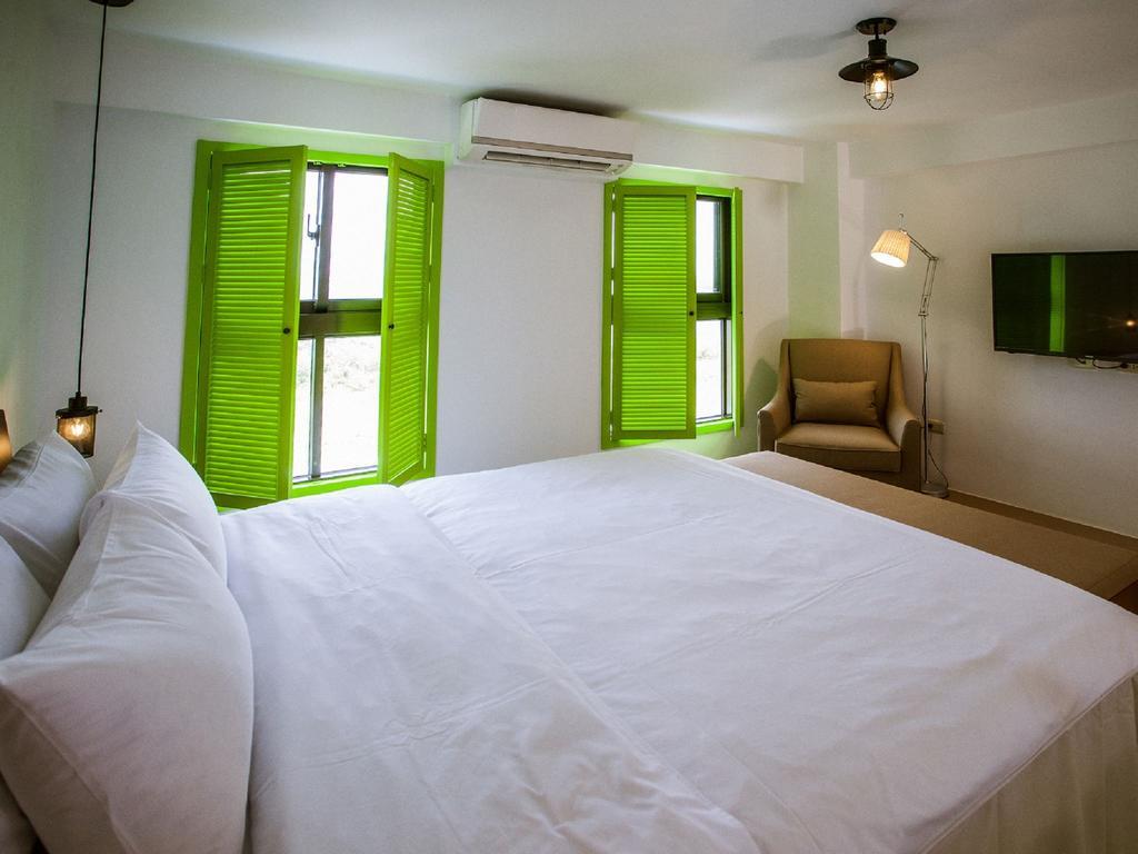 Oasis Hotel Манонг Екстериор снимка