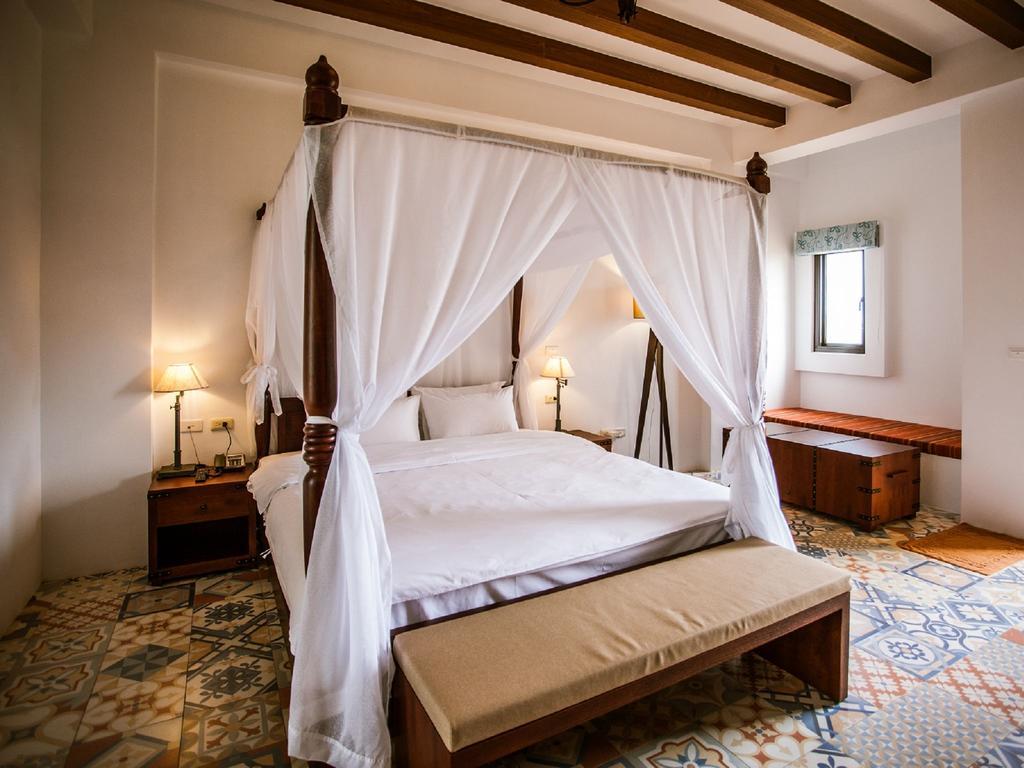 Oasis Hotel Манонг Екстериор снимка