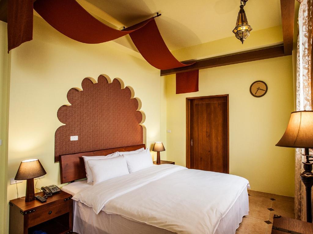 Oasis Hotel Манонг Екстериор снимка
