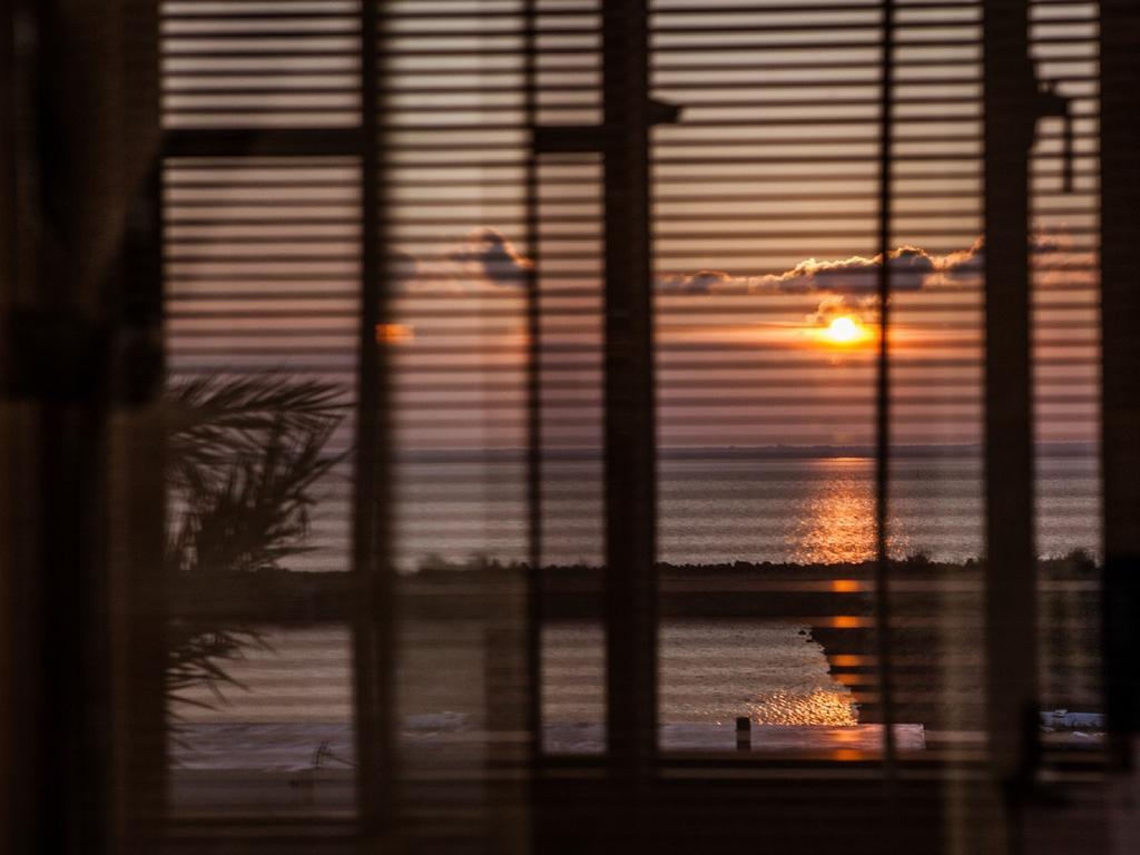 Oasis Hotel Манонг Екстериор снимка