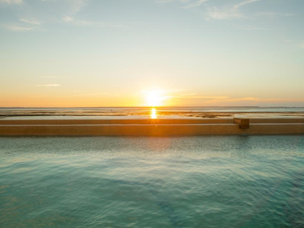 Oasis Hotel Манонг Екстериор снимка