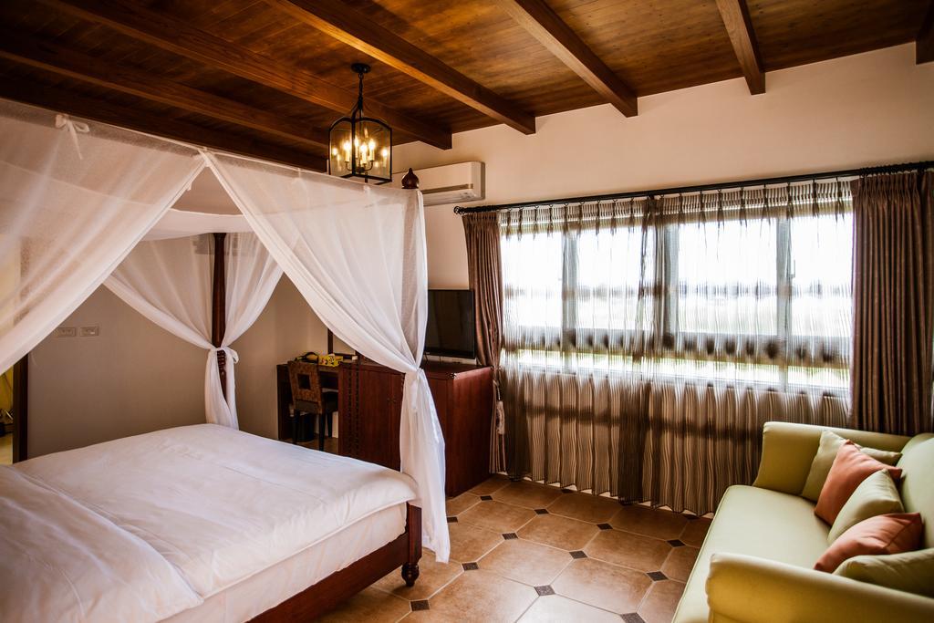 Oasis Hotel Манонг Екстериор снимка