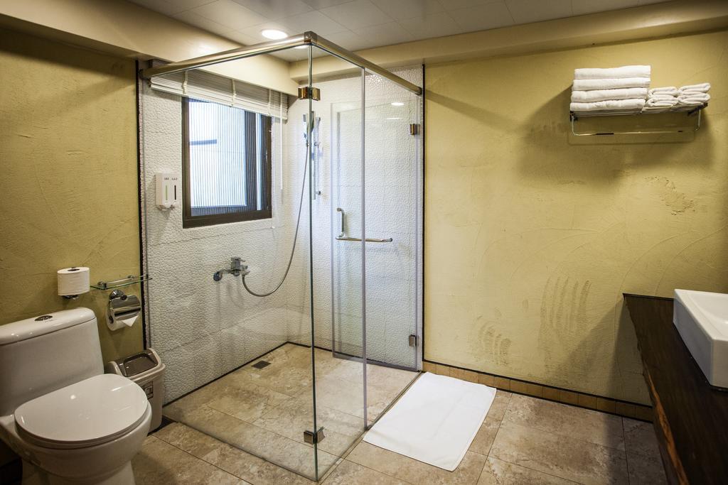 Oasis Hotel Манонг Екстериор снимка