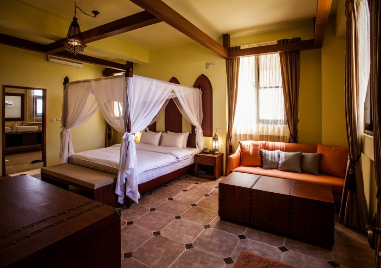 Oasis Hotel Манонг Екстериор снимка