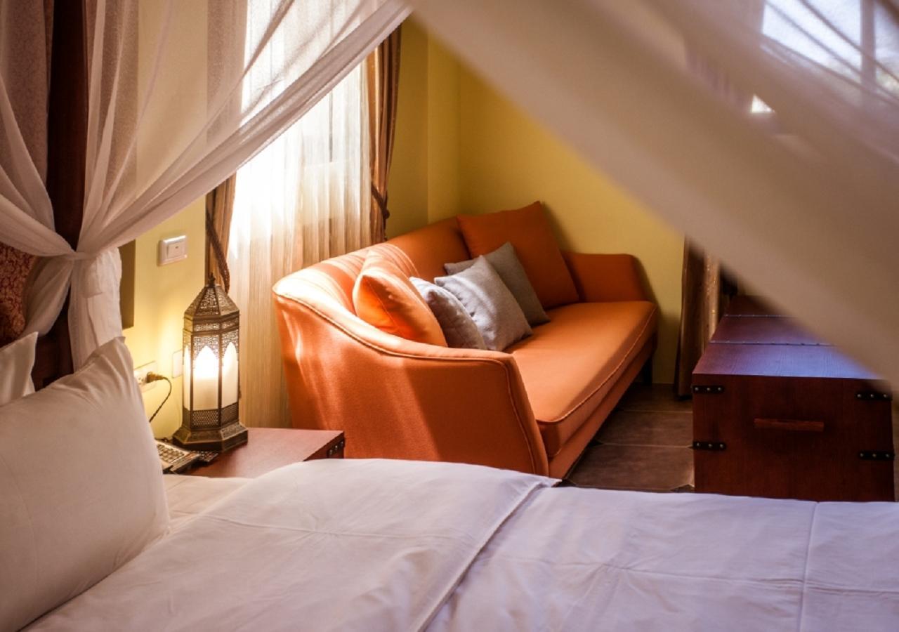 Oasis Hotel Манонг Екстериор снимка