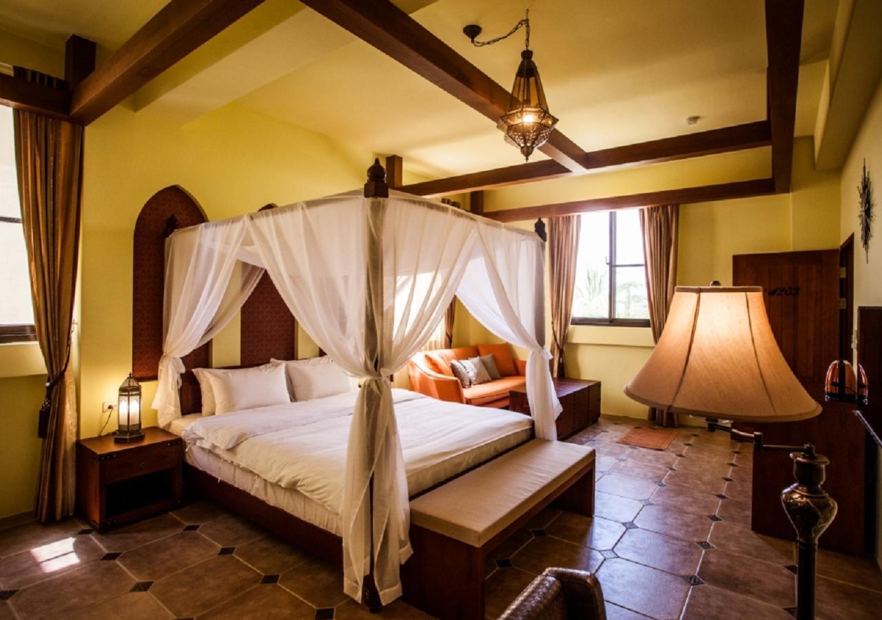 Oasis Hotel Манонг Екстериор снимка