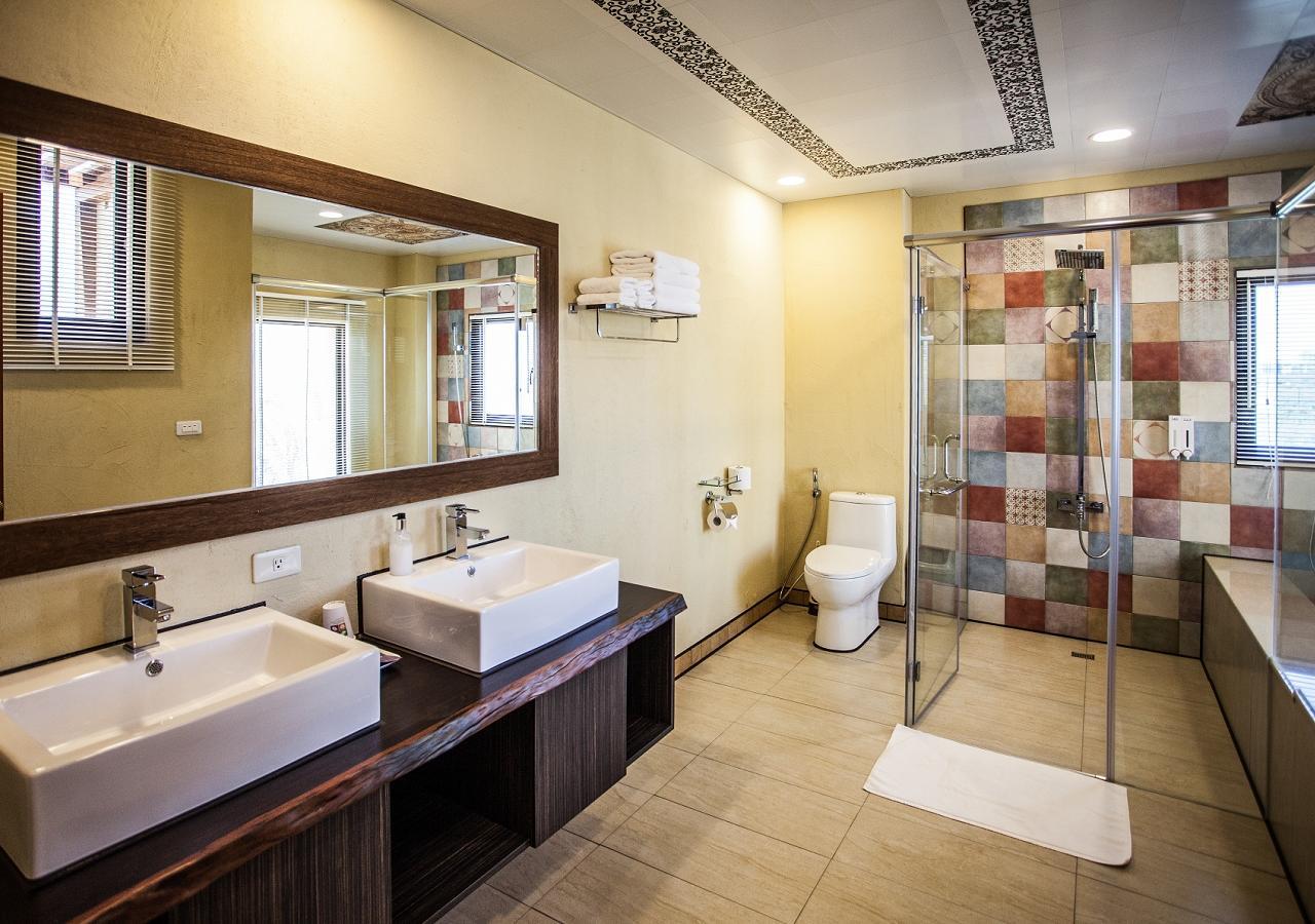 Oasis Hotel Манонг Екстериор снимка