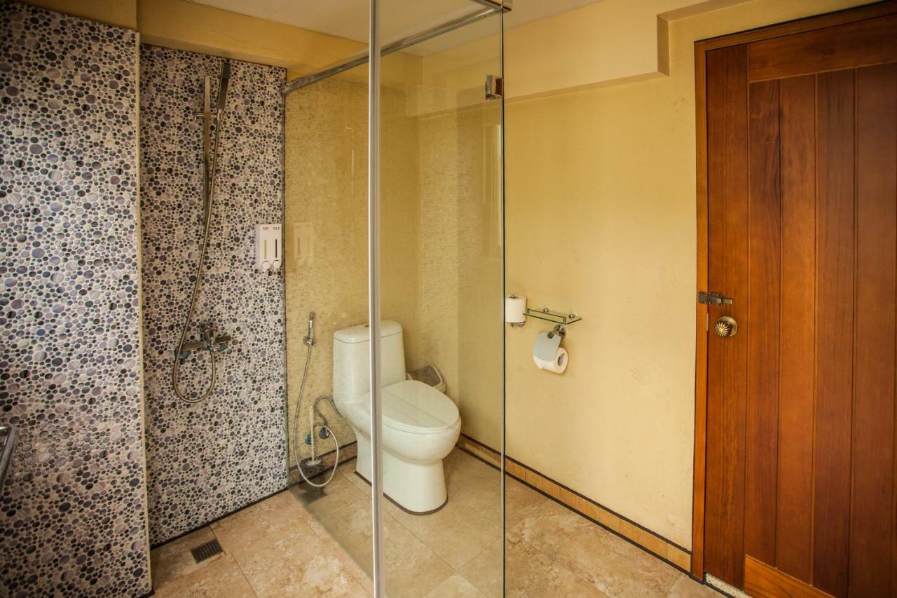 Oasis Hotel Манонг Екстериор снимка